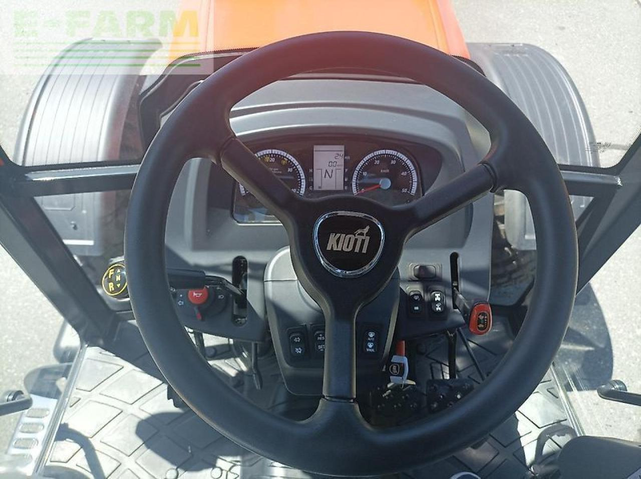 Traktor Kioti dk6020c: slika Traktor Kioti dk6020c