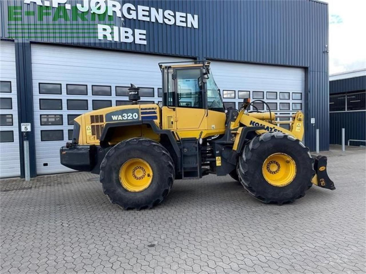 Komatsu wa320-5 - Mini bager: slika Komatsu wa320-5 - Mini bager Komatsu wa320-5 - Mini bager: slika Komatsu wa320-5 - Mini bager