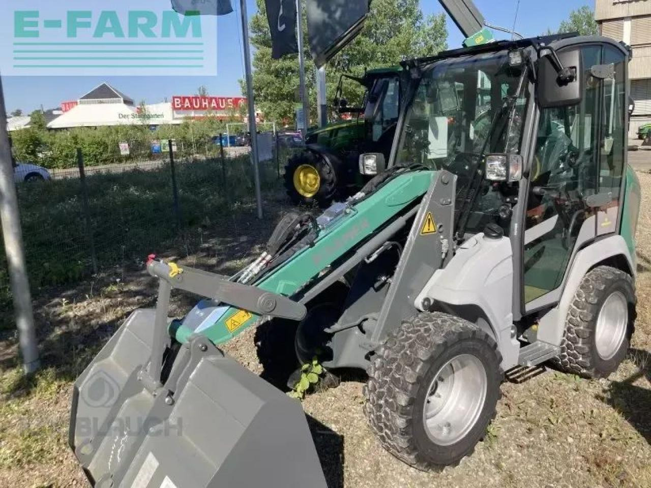 Kramer kl 12.5 - Mini bager: slika Kramer kl 12.5 - Mini bager Kramer kl 12.5 - Mini bager: slika Kramer kl 12.5 - Mini bager