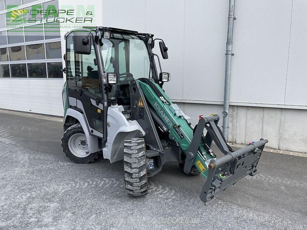 Kramer kl 12.5 - Mini bager: slika Kramer kl 12.5 - Mini bager Kramer kl 12.5 - Mini bager: slika Kramer kl 12.5 - Mini bager