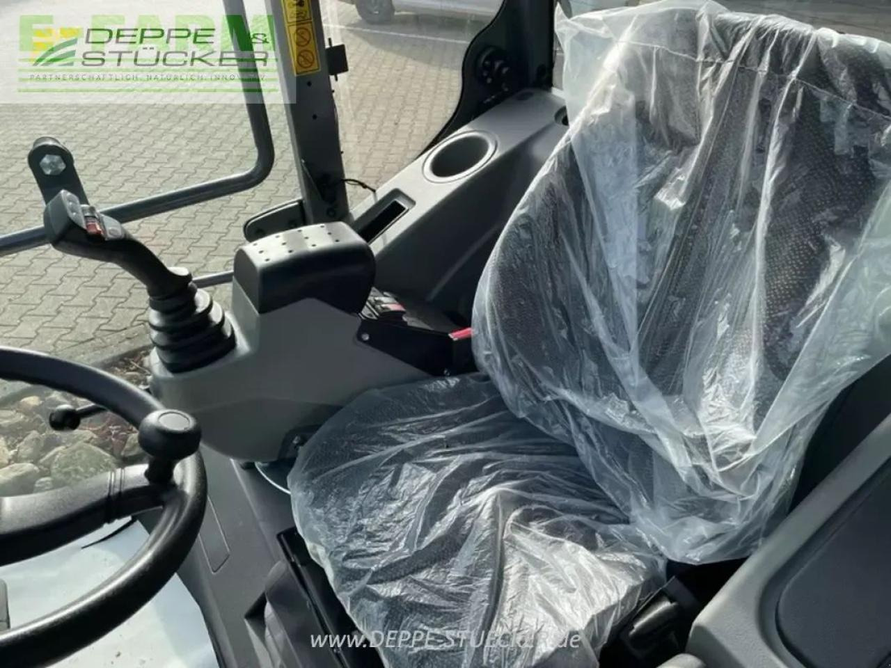 Kramer kl 30.8t - Mini bager: slika Kramer kl 30.8t - Mini bager Kramer kl 30.8t - Mini bager: slika Kramer kl 30.8t - Mini bager