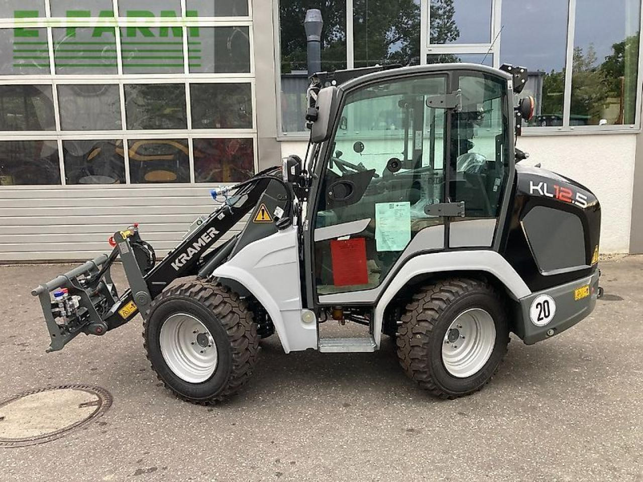 Kramer kl12.5 - Mini bager: slika Kramer kl12.5 - Mini bager Kramer kl12.5 - Mini bager: slika Kramer kl12.5 - Mini bager