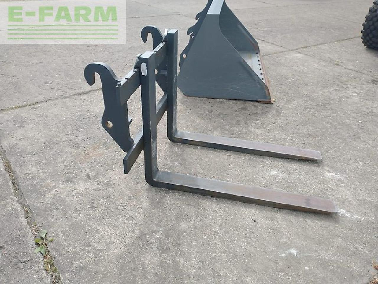 Mini bager Kramer kl43.8: slika Mini bager Kramer kl43.8
