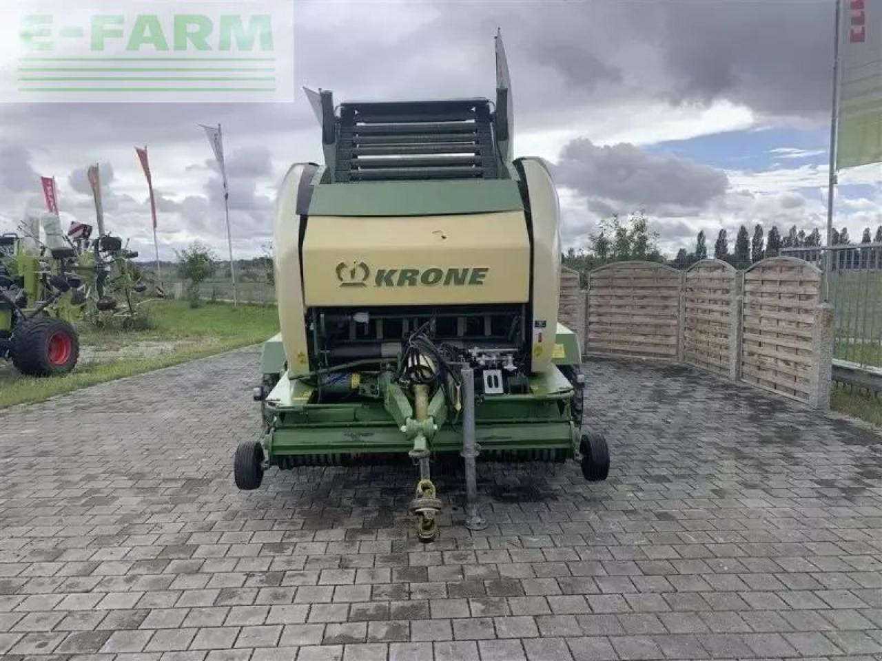 Krone comprima cf 155 xc - Kvadratna balirka: slika Krone comprima cf 155 xc - Kvadratna balirka Krone comprima cf 155 xc - Kvadratna balirka: slika Krone comprima cf 155 xc - Kvadratna balirka