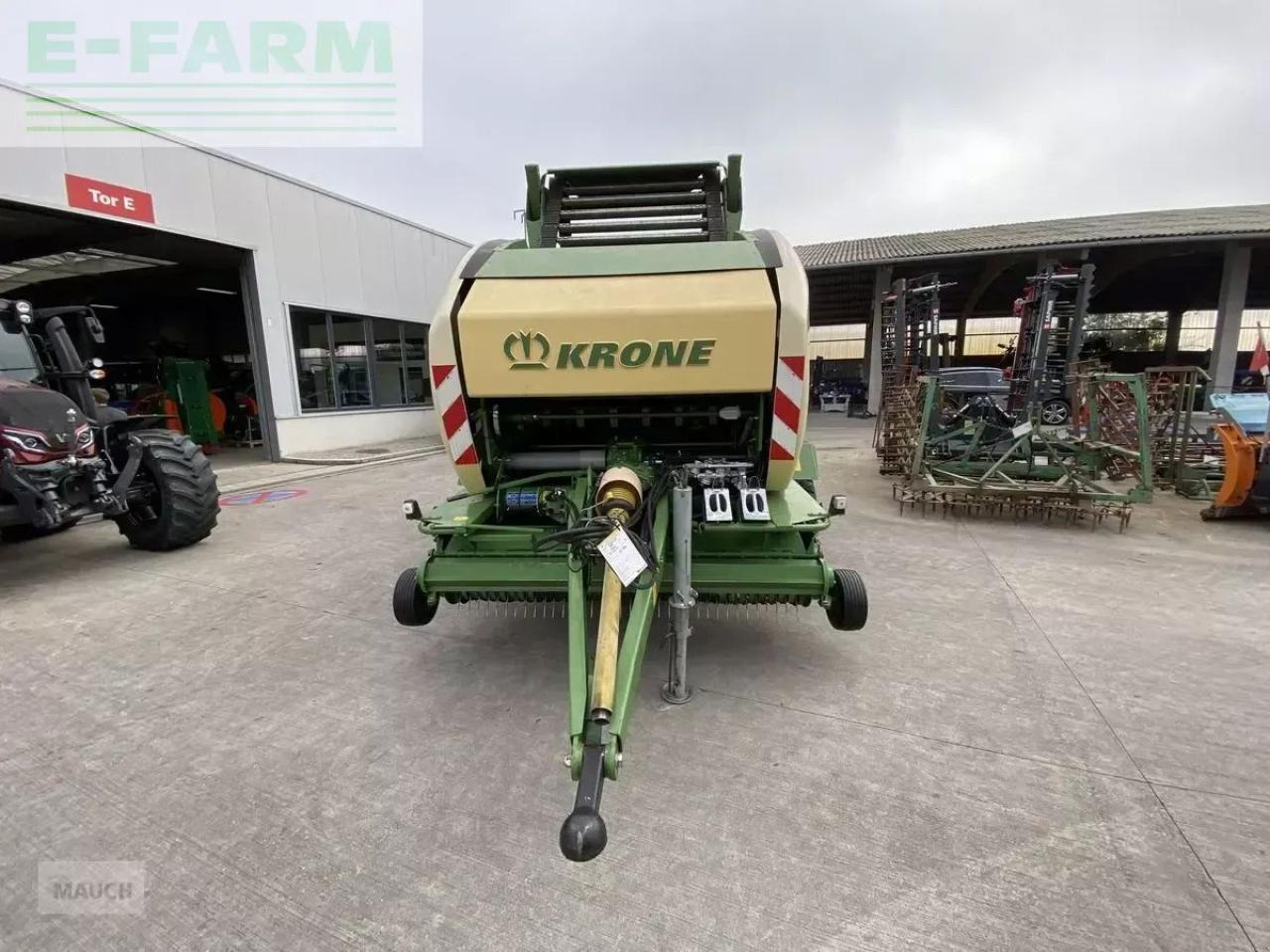Krone comprima cf 155 xc - Kvadratna balirka: slika Krone comprima cf 155 xc - Kvadratna balirka Krone comprima cf 155 xc - Kvadratna balirka: slika Krone comprima cf 155 xc - Kvadratna balirka