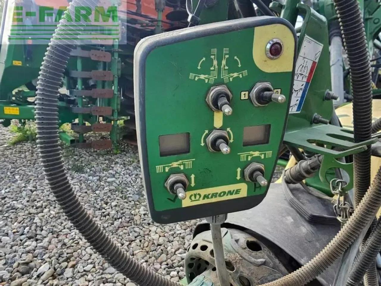 Krone swadro tc 880 plus - Prevrtač sijena/ Grabulje: slika Krone swadro tc 880 plus - Prevrtač sijena/ Grabulje Krone swadro tc 880 plus - Prevrtač sijena/ Grabulje: slika Krone swadro tc 880 plus - Prevrtač sijena/ Grabulje