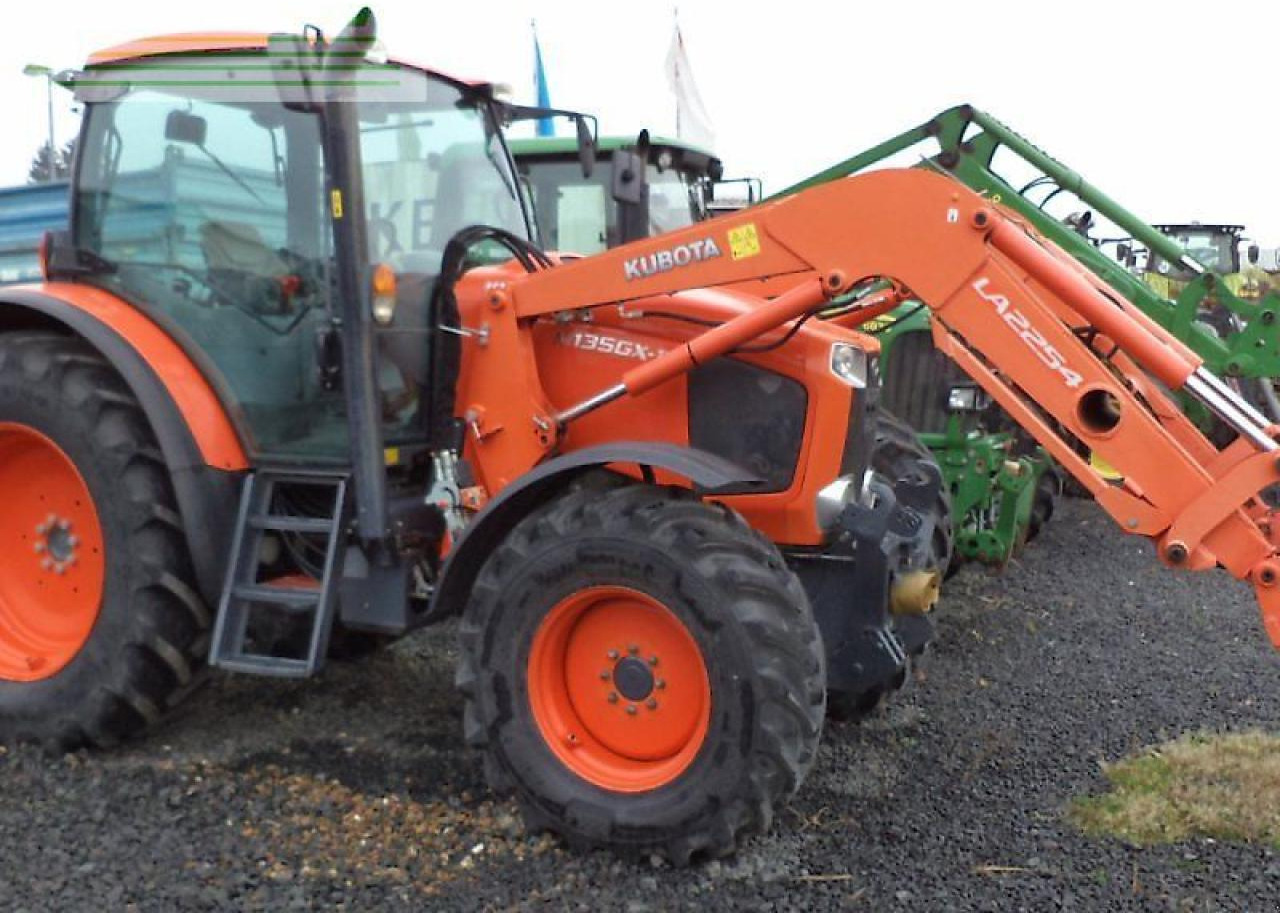Kubota m135-17 gx 2 - Traktor: slika Kubota m135-17 gx 2 - Traktor Kubota m135-17 gx 2 - Traktor: slika Kubota m135-17 gx 2 - Traktor
