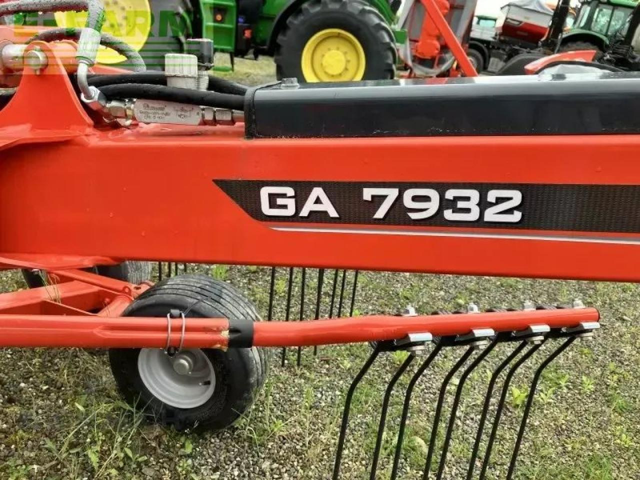 Kuhn ga 7932 - Prevrtač sijena/ Grabulje: slika Kuhn ga 7932 - Prevrtač sijena/ Grabulje Kuhn ga 7932 - Prevrtač sijena/ Grabulje: slika Kuhn ga 7932 - Prevrtač sijena/ Grabulje