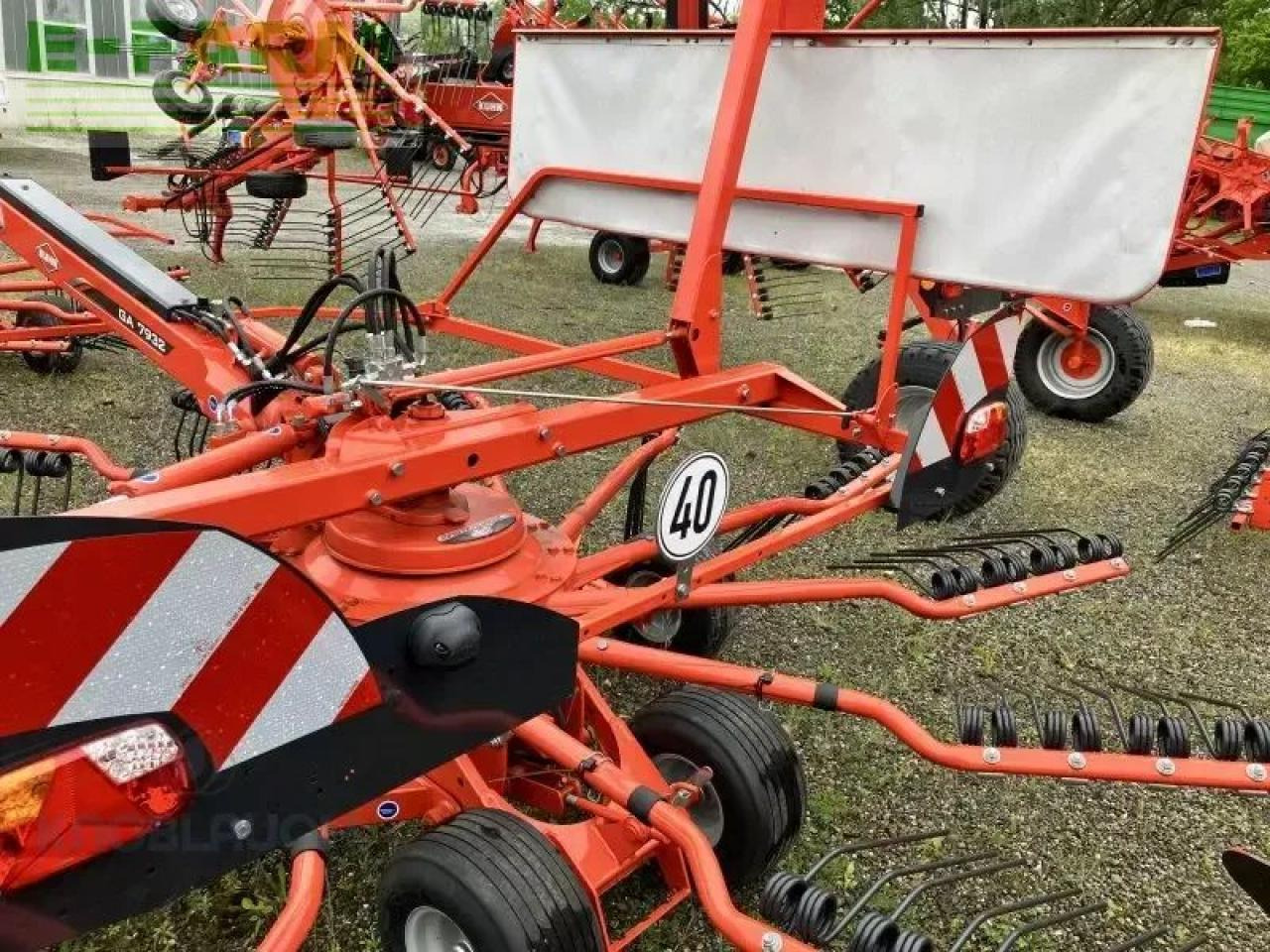 Kuhn ga 7932 - Prevrtač sijena/ Grabulje: slika Kuhn ga 7932 - Prevrtač sijena/ Grabulje Kuhn ga 7932 - Prevrtač sijena/ Grabulje: slika Kuhn ga 7932 - Prevrtač sijena/ Grabulje
