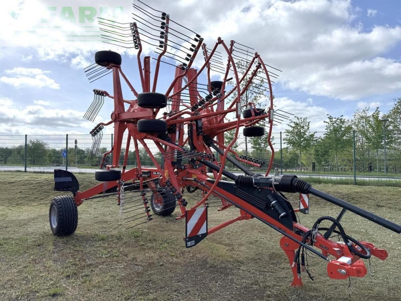 Kuhn ga8131 - Prevrtač sijena/ Grabulje: slika Kuhn ga8131 - Prevrtač sijena/ Grabulje Kuhn ga8131 - Prevrtač sijena/ Grabulje: slika Kuhn ga8131 - Prevrtač sijena/ Grabulje