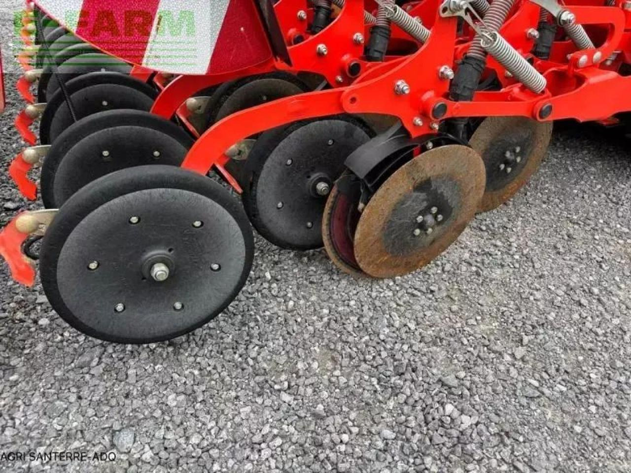 Kuhn kuhn - Kombajn i sijačica: slika Kuhn kuhn - Kombajn i sijačica Kuhn kuhn - Kombajn i sijačica: slika Kuhn kuhn - Kombajn i sijačica