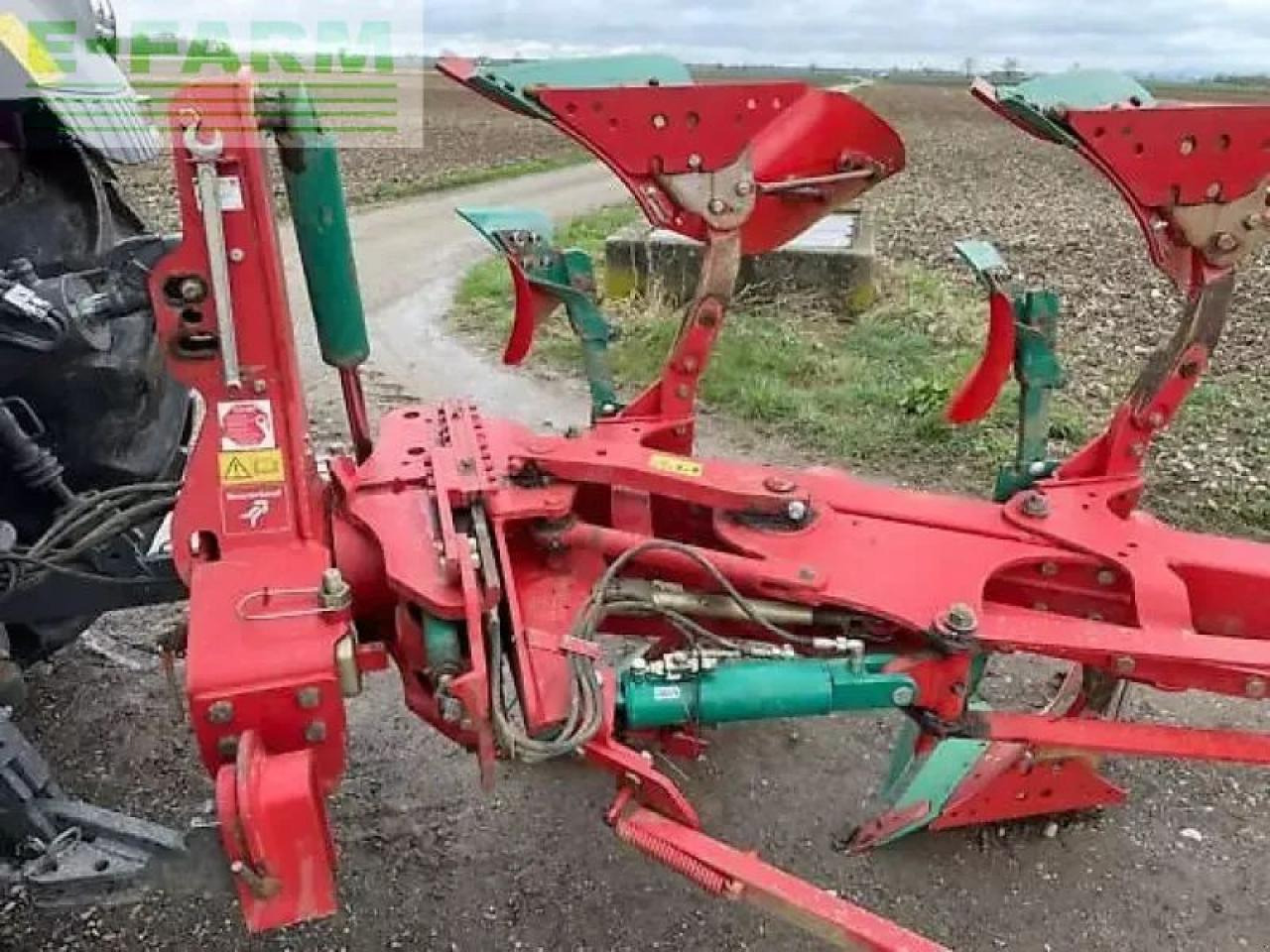 Kverneland lb 6 corps - Plug: slika Kverneland lb 6 corps - Plug Kverneland lb 6 corps - Plug: slika Kverneland lb 6 corps - Plug