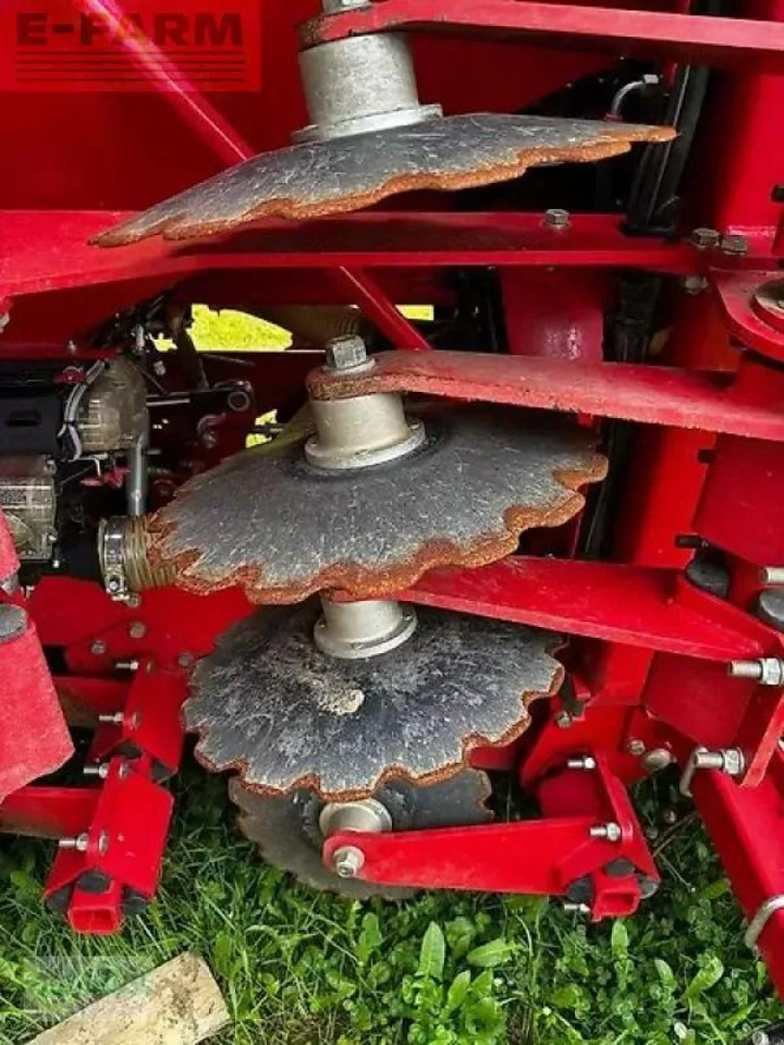 Kverneland u drill 6001 demomaschine - Kombajn i sijačica: slika Kverneland u drill 6001 demomaschine - Kombajn i sijačica Kverneland u drill 6001 demomaschine - Kombajn i sijačica: slika Kverneland u drill 6001 demomaschine - Kombajn i sijačica