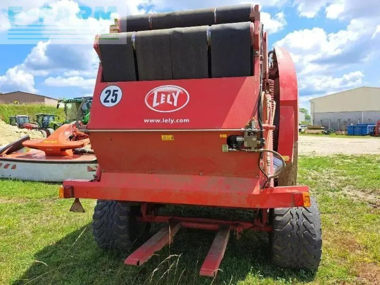 Lely rp 445 - Kvadratna balirka: slika Lely rp 445 - Kvadratna balirka Lely rp 445 - Kvadratna balirka: slika Lely rp 445 - Kvadratna balirka