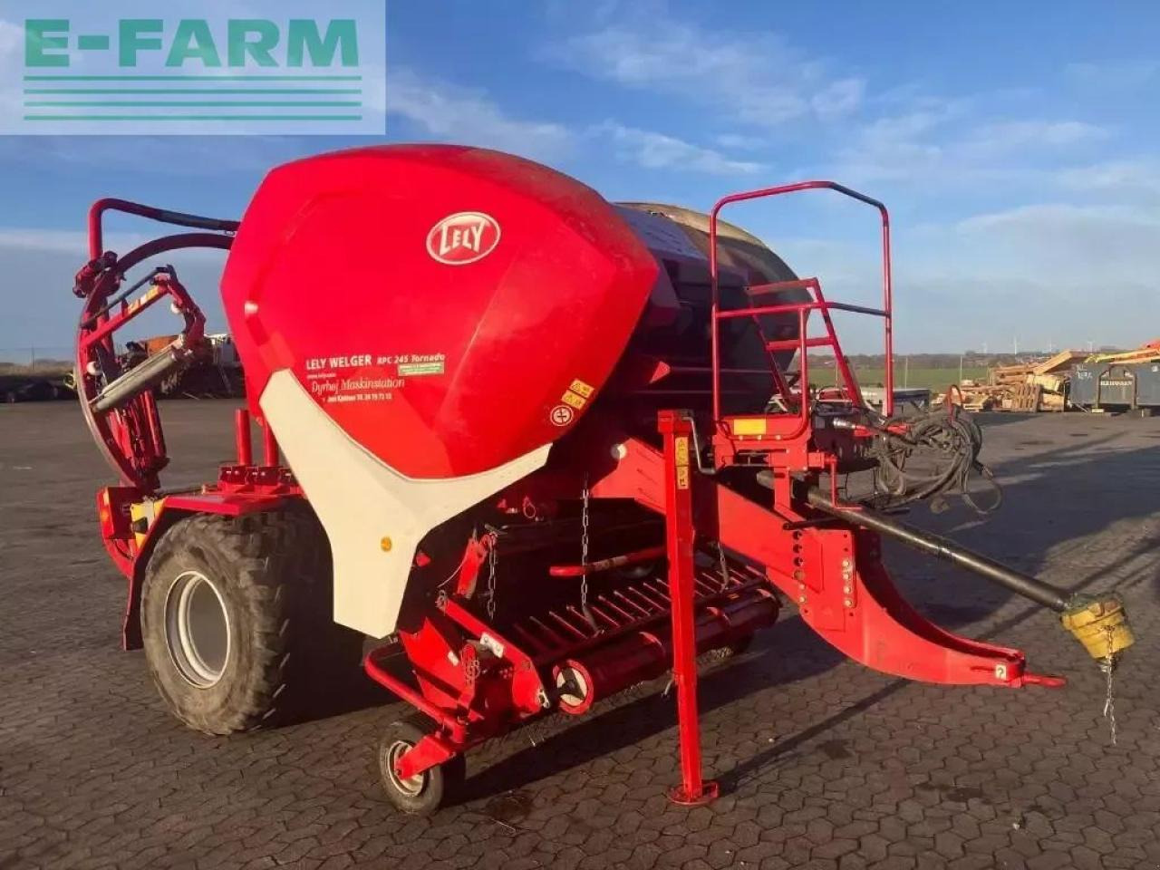 Lely tornado 245 rp - Kvadratna balirka: slika Lely tornado 245 rp - Kvadratna balirka Lely tornado 245 rp - Kvadratna balirka: slika Lely tornado 245 rp - Kvadratna balirka