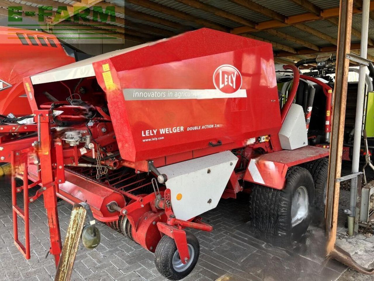Lely welger double action da rp 235 profi - Kvadratna balirka: slika Lely welger double action da rp 235 profi - Kvadratna balirka Lely welger double action da rp 235 profi - Kvadratna balirka: slika Lely welger double action da rp 235 profi - Kvadratna balirka
