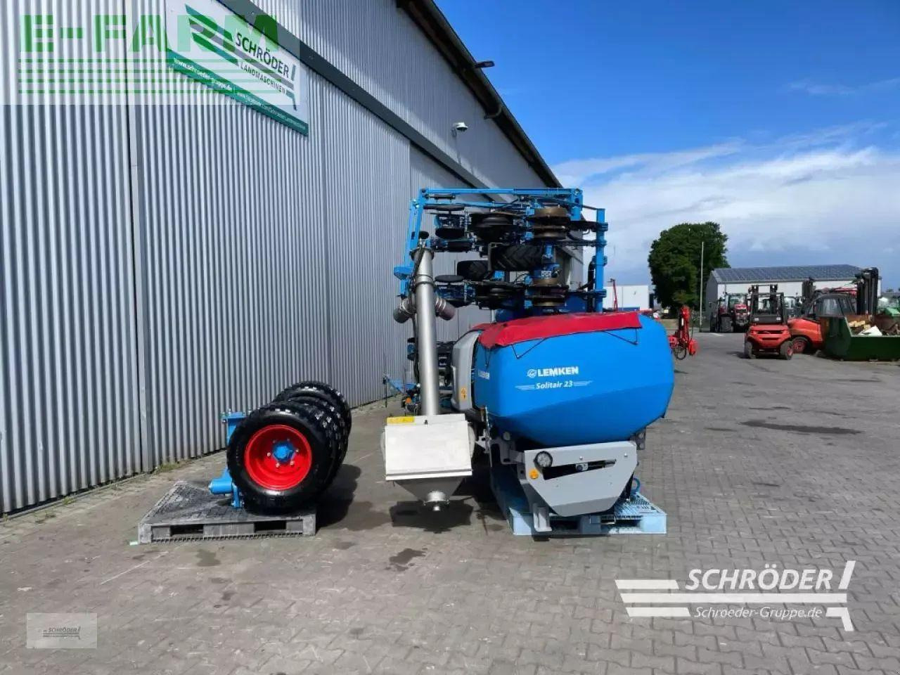 Lemken azurit 9/8.75 k d + solitair 23/1900 - Kombajn i sijačica: slika Lemken azurit 9/8.75 k d + solitair 23/1900 - Kombajn i sijačica Lemken azurit 9/8.75 k d + solitair 23/1900 - Kombajn i sijačica: slika Lemken azurit 9/8.75 k d + solitair 23/1900 - Kombajn i sijačica