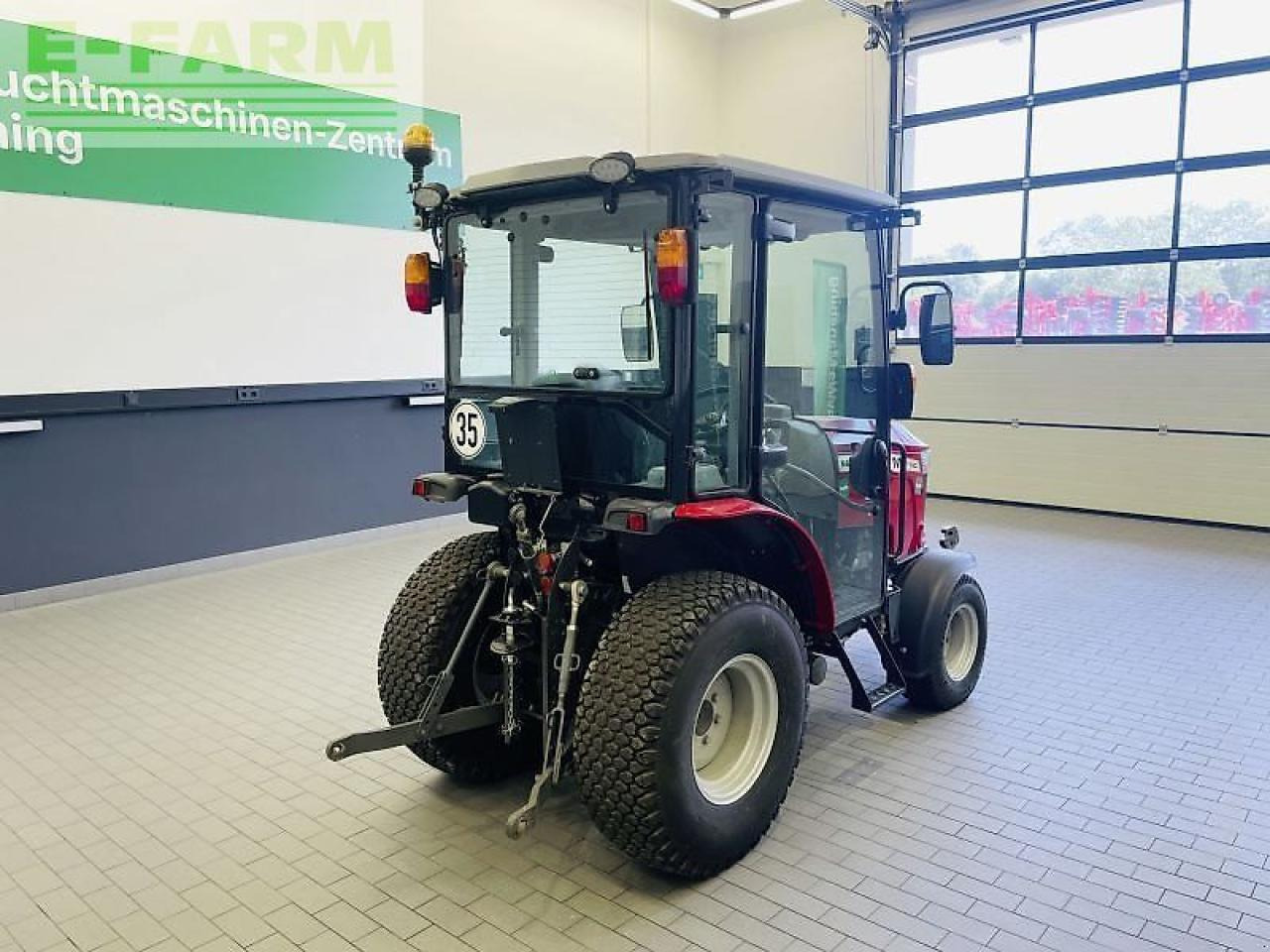 Massey Ferguson 1740m hc inkl. schild/streuer - Traktor: slika Massey Ferguson 1740m hc inkl. schild/streuer - Traktor Massey Ferguson 1740m hc inkl. schild/streuer - Traktor: slika Massey Ferguson 1740m hc inkl. schild/streuer - Traktor