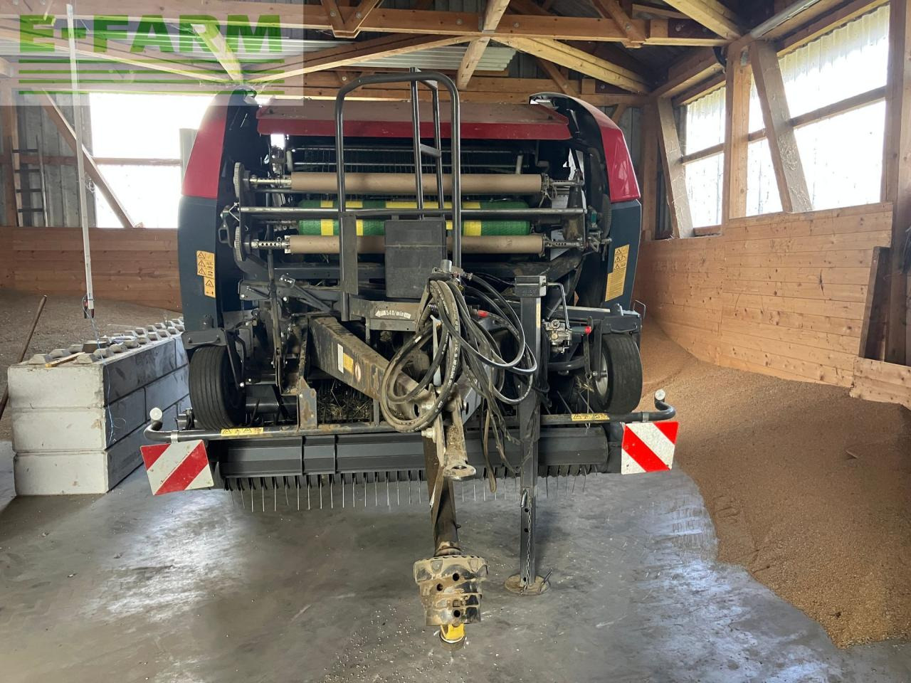 Massey Ferguson 3130F RB - Kvadratna balirka: slika Massey Ferguson 3130F RB - Kvadratna balirka Massey Ferguson 3130F RB - Kvadratna balirka: slika Massey Ferguson 3130F RB - Kvadratna balirka