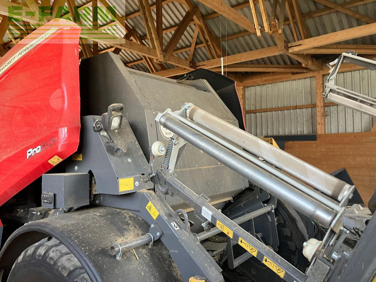 Massey Ferguson 3130F RB - Kvadratna balirka: slika Massey Ferguson 3130F RB - Kvadratna balirka Massey Ferguson 3130F RB - Kvadratna balirka: slika Massey Ferguson 3130F RB - Kvadratna balirka