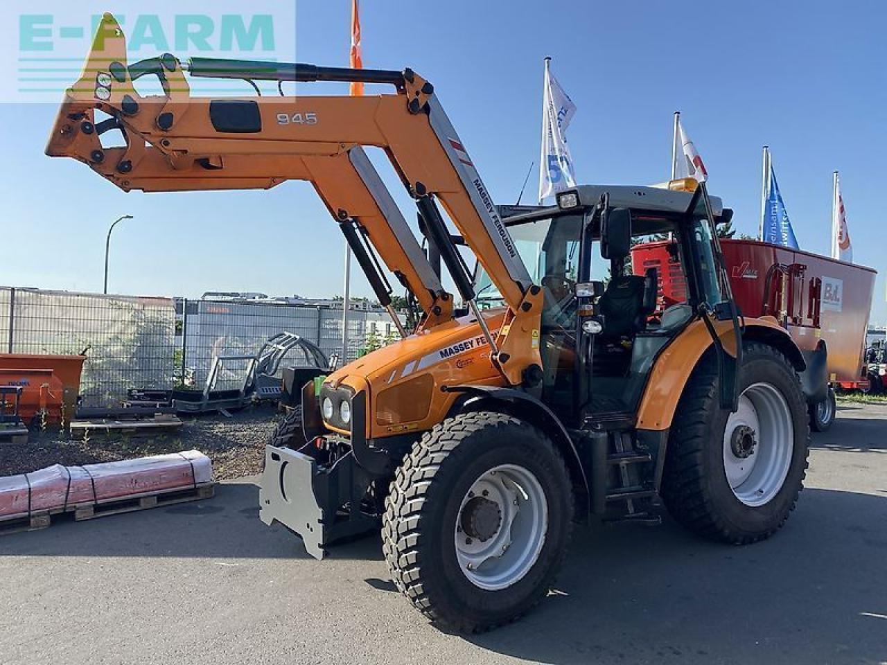 Massey Ferguson 5435 top zustand - Traktor: slika Massey Ferguson 5435 top zustand - Traktor Massey Ferguson 5435 top zustand - Traktor: slika Massey Ferguson 5435 top zustand - Traktor