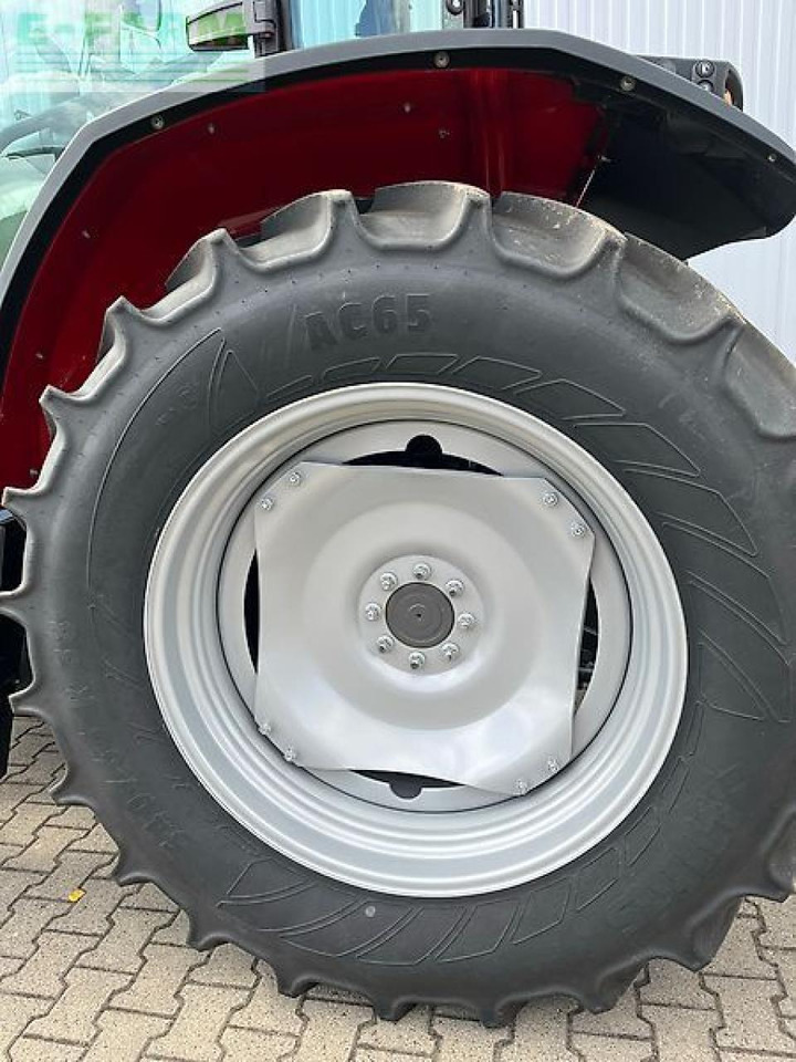 Massey Ferguson 5711m - Traktor: slika Massey Ferguson 5711m - Traktor Massey Ferguson 5711m - Traktor: slika Massey Ferguson 5711m - Traktor