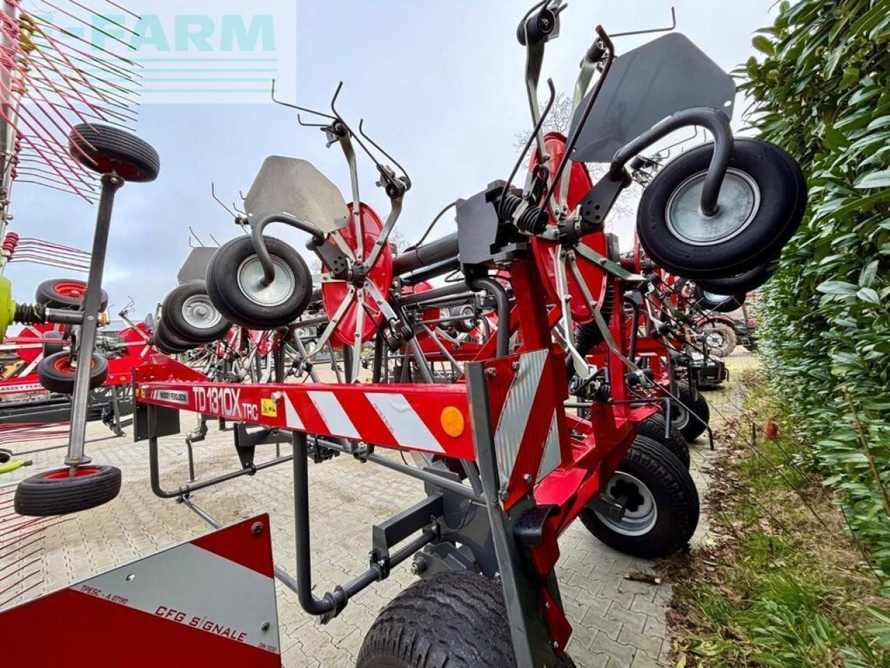 Massey Ferguson td 1310 x trc, wie neu ! - Prevrtač sijena/ Grabulje: slika Massey Ferguson td 1310 x trc, wie neu ! - Prevrtač sijena/ Grabulje Massey Ferguson td 1310 x trc, wie neu ! - Prevrtač sijena/ Grabulje: slika Massey Ferguson td 1310 x trc, wie neu ! - Prevrtač sijena/ Grabulje