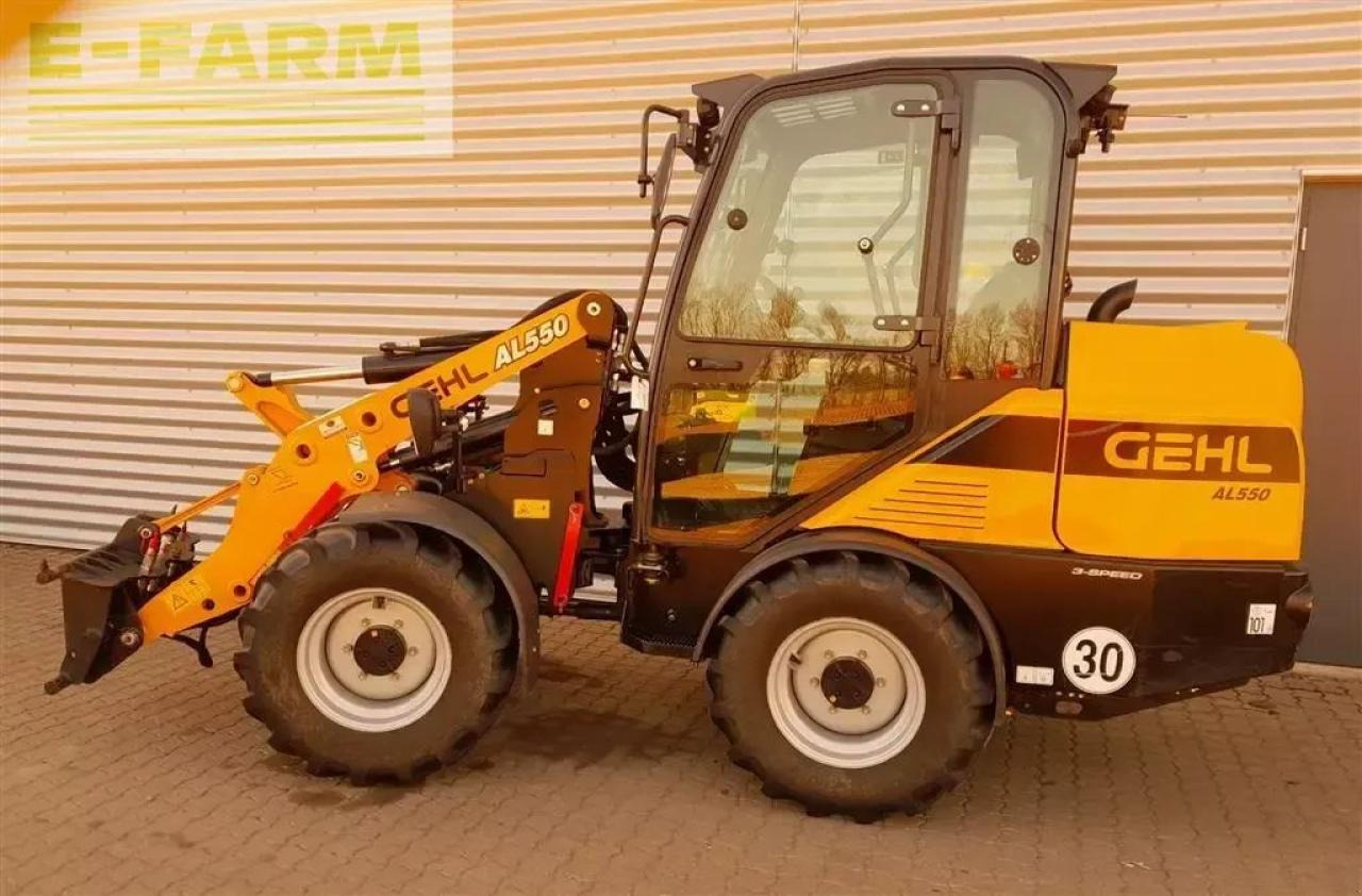 Mustang al550 m. kabine - Mini bager: slika Mustang al550 m. kabine - Mini bager Mustang al550 m. kabine - Mini bager: slika Mustang al550 m. kabine - Mini bager