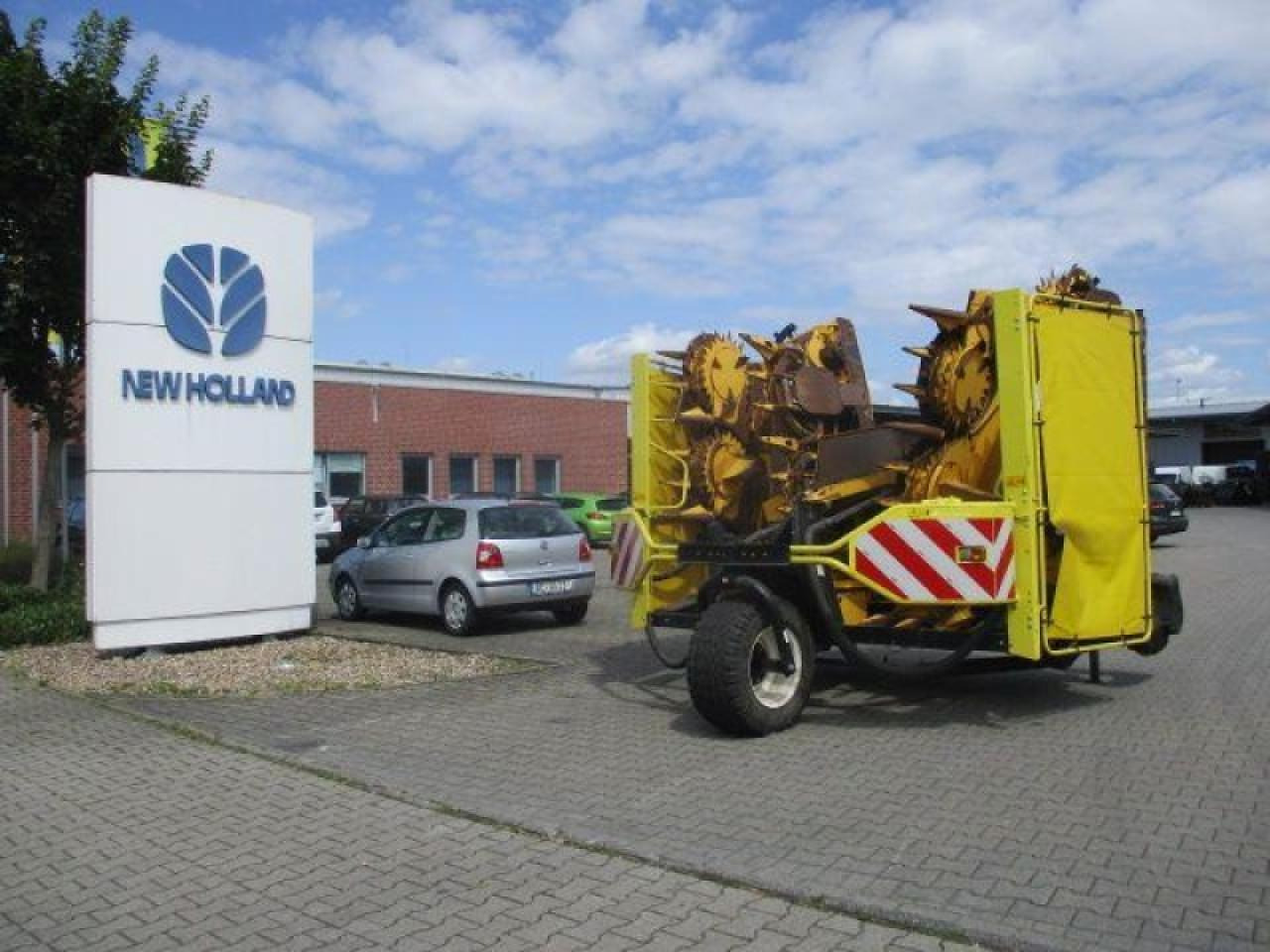 New Holland 90 sfi - 12reihig - Priključak za silažni kombajn: slika New Holland 90 sfi - 12reihig - Priključak za silažni kombajn New Holland 90 sfi - 12reihig - Priključak za silažni kombajn: slika New Holland 90 sfi - 12reihig - Priključak za silažni kombajn