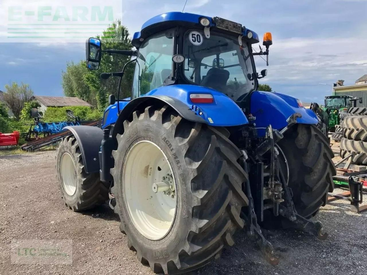 New Holland T7.220 - Traktor: slika New Holland T7.220 - Traktor New Holland T7.220 - Traktor: slika New Holland T7.220 - Traktor