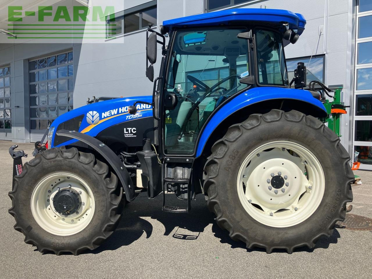 New Holland TD5.85 - Traktor: slika New Holland TD5.85 - Traktor New Holland TD5.85 - Traktor: slika New Holland TD5.85 - Traktor