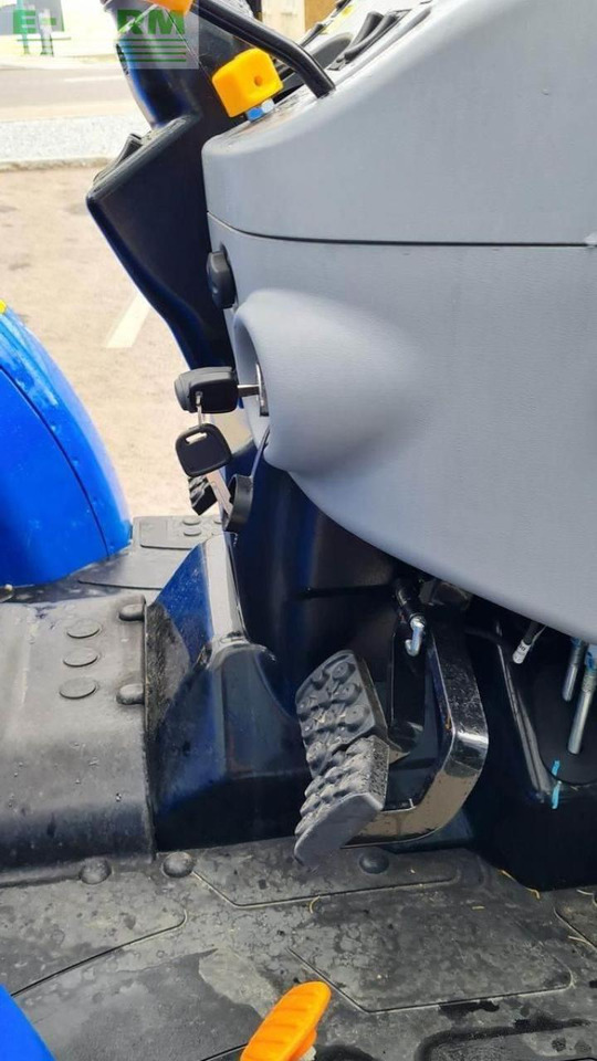 New Holland boomer 50 - Traktor: slika New Holland boomer 50 - Traktor New Holland boomer 50 - Traktor: slika New Holland boomer 50 - Traktor