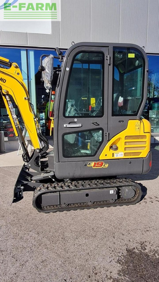 New Holland e19c - Mini bager: slika New Holland e19c - Mini bager New Holland e19c - Mini bager: slika New Holland e19c - Mini bager