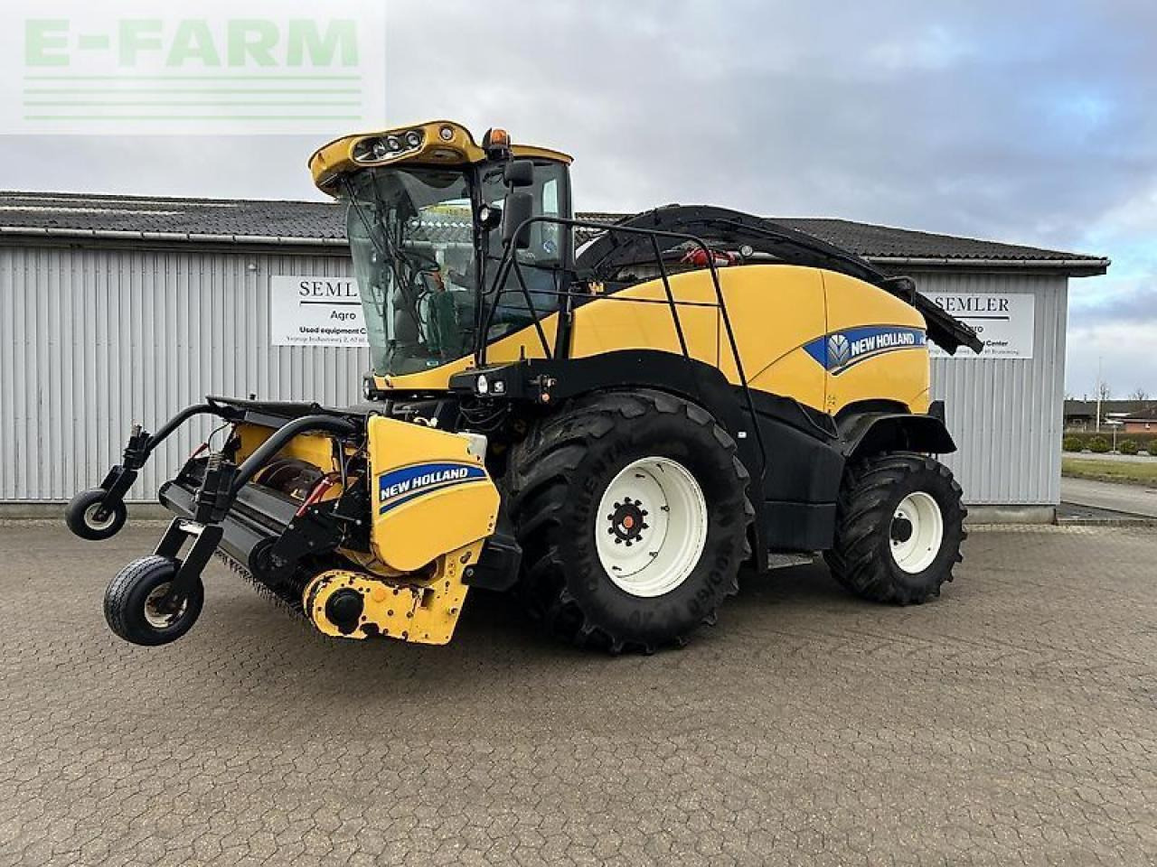 New Holland fr 600 - Silažni kombajn: slika New Holland fr 600 - Silažni kombajn New Holland fr 600 - Silažni kombajn: slika New Holland fr 600 - Silažni kombajn