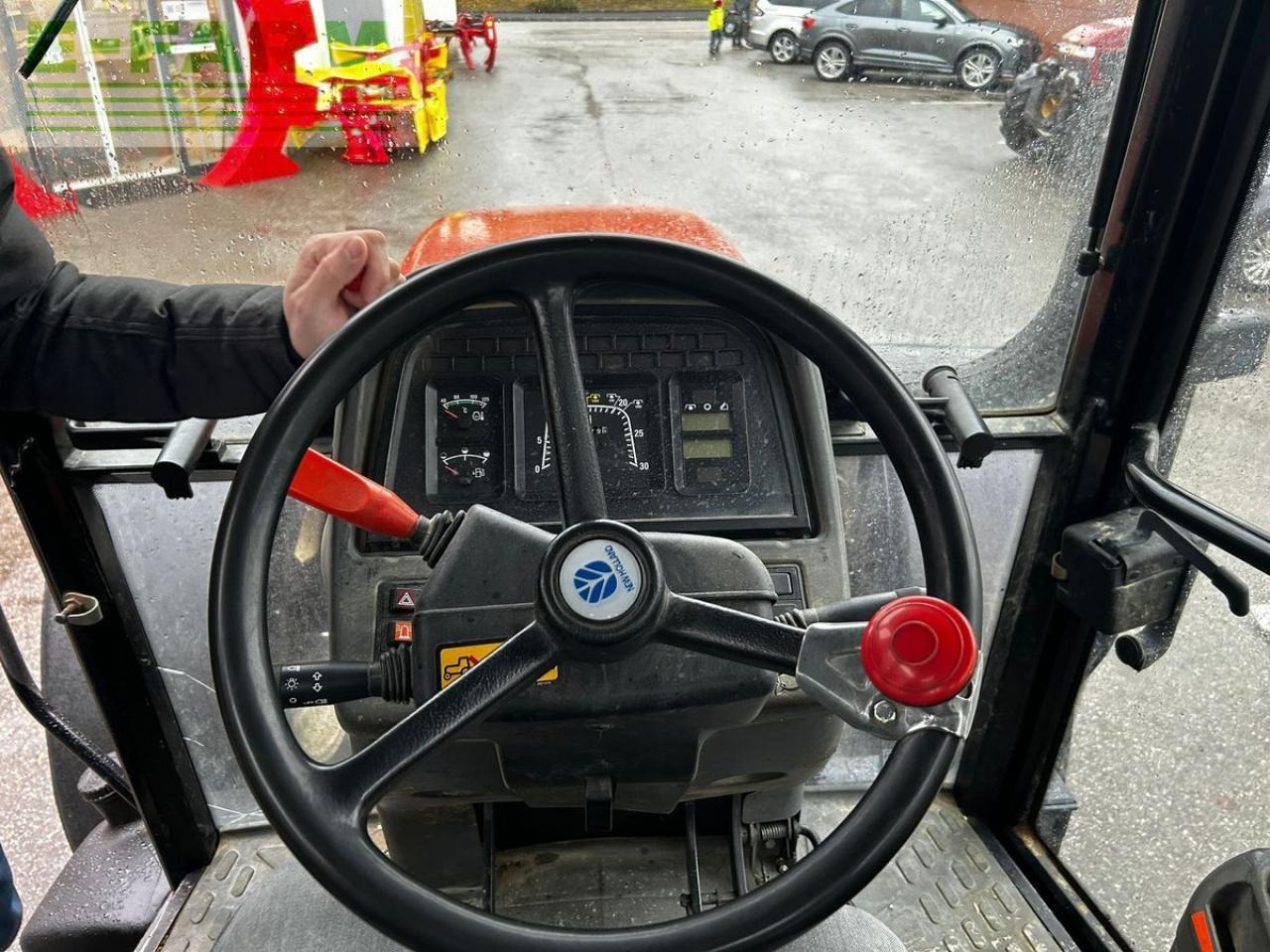 New Holland m 100/8160 - Traktor: slika New Holland m 100/8160 - Traktor New Holland m 100/8160 - Traktor: slika New Holland m 100/8160 - Traktor