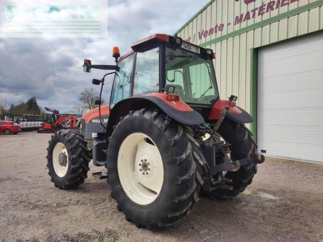 New Holland m100 - Traktor: slika New Holland m100 - Traktor New Holland m100 - Traktor: slika New Holland m100 - Traktor