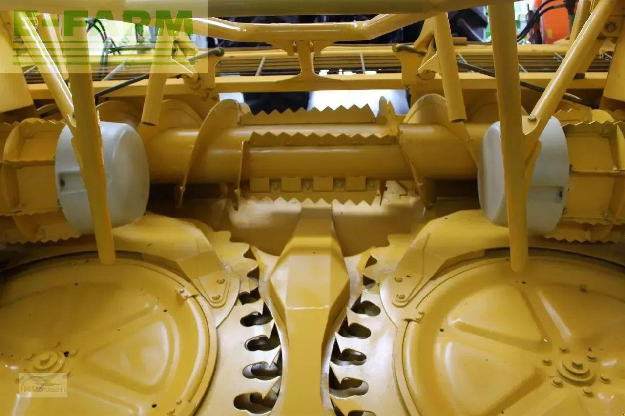 New Holland ri 600 - Priključak za silažni kombajn: slika New Holland ri 600 - Priključak za silažni kombajn New Holland ri 600 - Priključak za silažni kombajn: slika New Holland ri 600 - Priključak za silažni kombajn