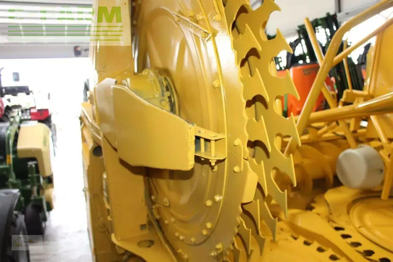 New Holland ri 600 - Priključak za silažni kombajn: slika New Holland ri 600 - Priključak za silažni kombajn New Holland ri 600 - Priključak za silažni kombajn: slika New Holland ri 600 - Priključak za silažni kombajn