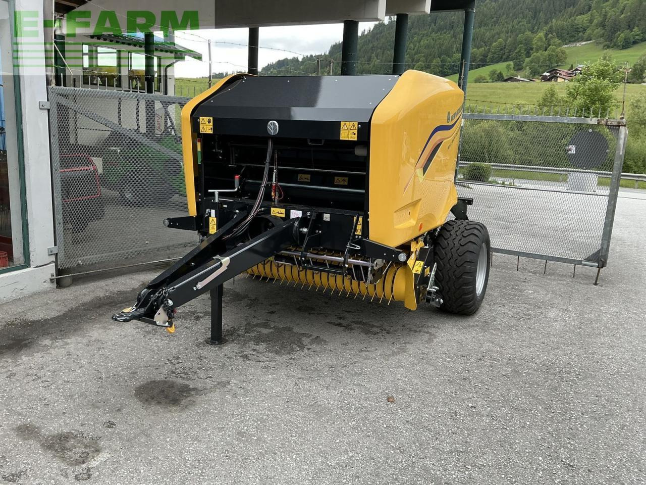 New Holland roll-bar 120 utility - Kvadratna balirka: slika New Holland roll-bar 120 utility - Kvadratna balirka New Holland roll-bar 120 utility - Kvadratna balirka: slika New Holland roll-bar 120 utility - Kvadratna balirka