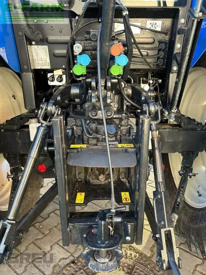 New Holland t 5.85 - Traktor: slika New Holland t 5.85 - Traktor New Holland t 5.85 - Traktor: slika New Holland t 5.85 - Traktor