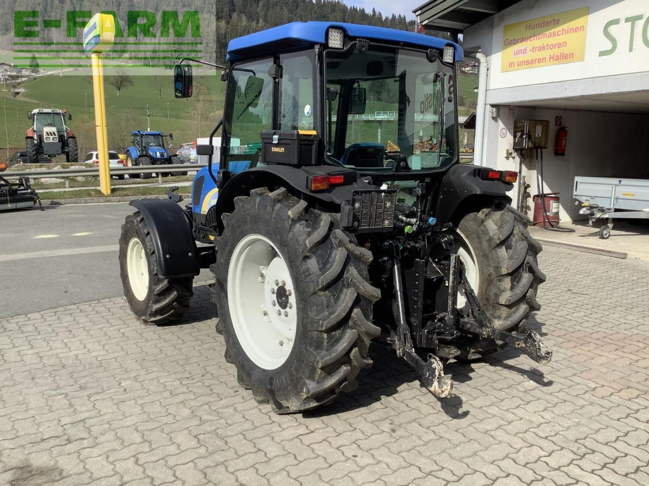 New Holland t4020 deluxe Deluxe - Traktor: slika New Holland t4020 deluxe Deluxe - Traktor New Holland t4020 deluxe Deluxe - Traktor: slika New Holland t4020 deluxe Deluxe - Traktor