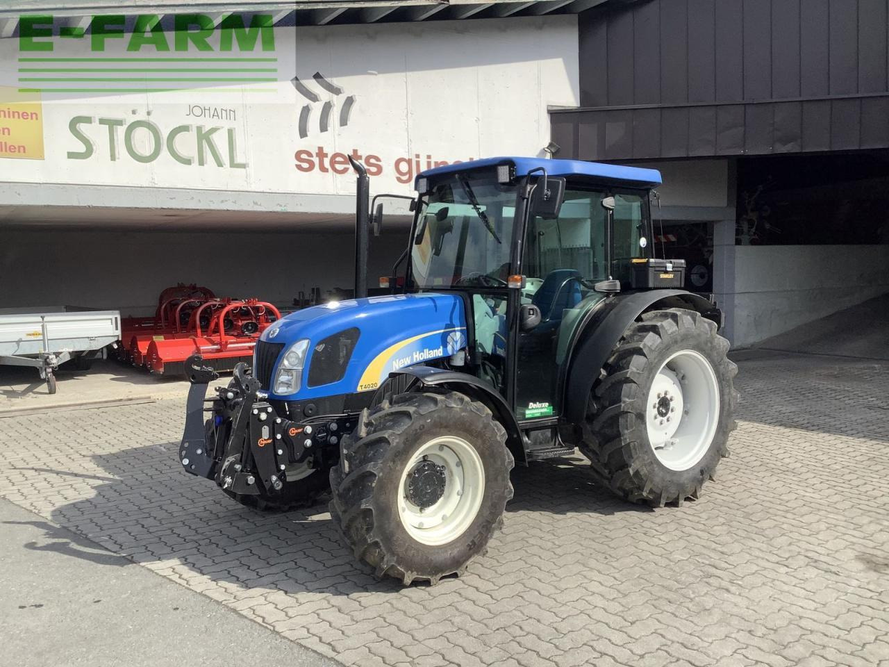 New Holland t4020 deluxe Deluxe - Traktor: slika New Holland t4020 deluxe Deluxe - Traktor New Holland t4020 deluxe Deluxe - Traktor: slika New Holland t4020 deluxe Deluxe - Traktor