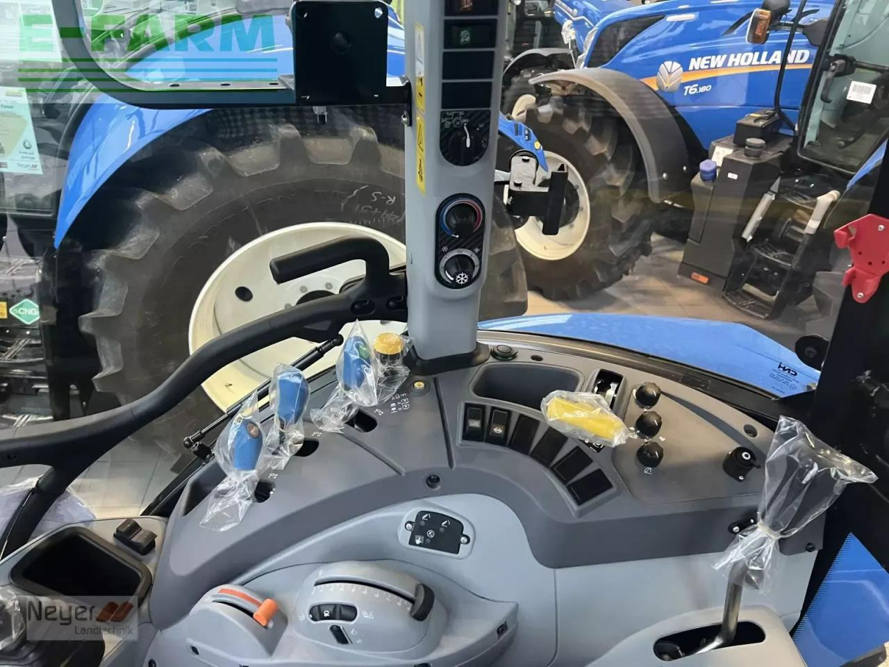 New Holland t5.100 dual command - Traktor: slika New Holland t5.100 dual command - Traktor New Holland t5.100 dual command - Traktor: slika New Holland t5.100 dual command - Traktor