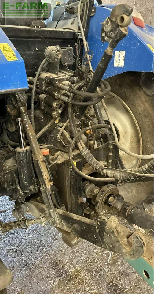 New Holland t5.100 ec - Traktor: slika New Holland t5.100 ec - Traktor New Holland t5.100 ec - Traktor: slika New Holland t5.100 ec - Traktor