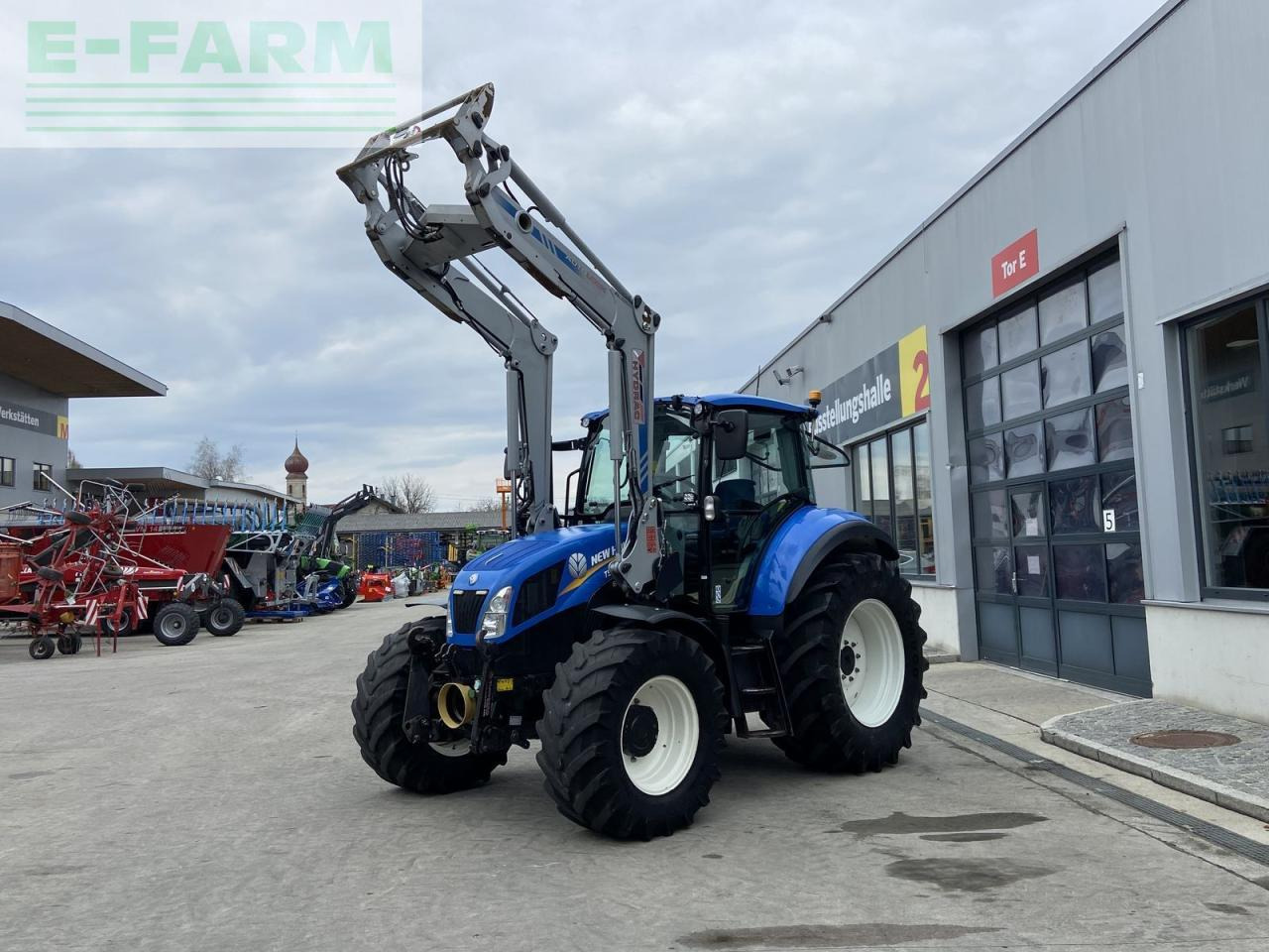 New Holland t5.105 electro command - Traktor: slika New Holland t5.105 electro command - Traktor New Holland t5.105 electro command - Traktor: slika New Holland t5.105 electro command - Traktor