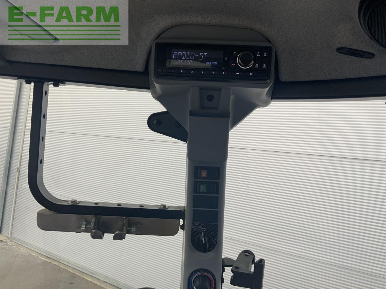 New Holland t5.110 dual command - Traktor: slika New Holland t5.110 dual command - Traktor New Holland t5.110 dual command - Traktor: slika New Holland t5.110 dual command - Traktor