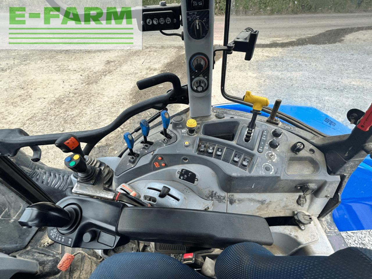 New Holland t5.120 evolution - Traktor: slika New Holland t5.120 evolution - Traktor New Holland t5.120 evolution - Traktor: slika New Holland t5.120 evolution - Traktor