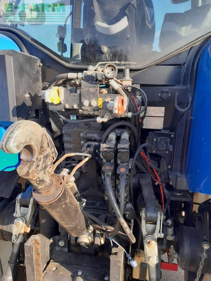 New Holland t6.140 auto command - Traktor: slika New Holland t6.140 auto command - Traktor New Holland t6.140 auto command - Traktor: slika New Holland t6.140 auto command - Traktor
