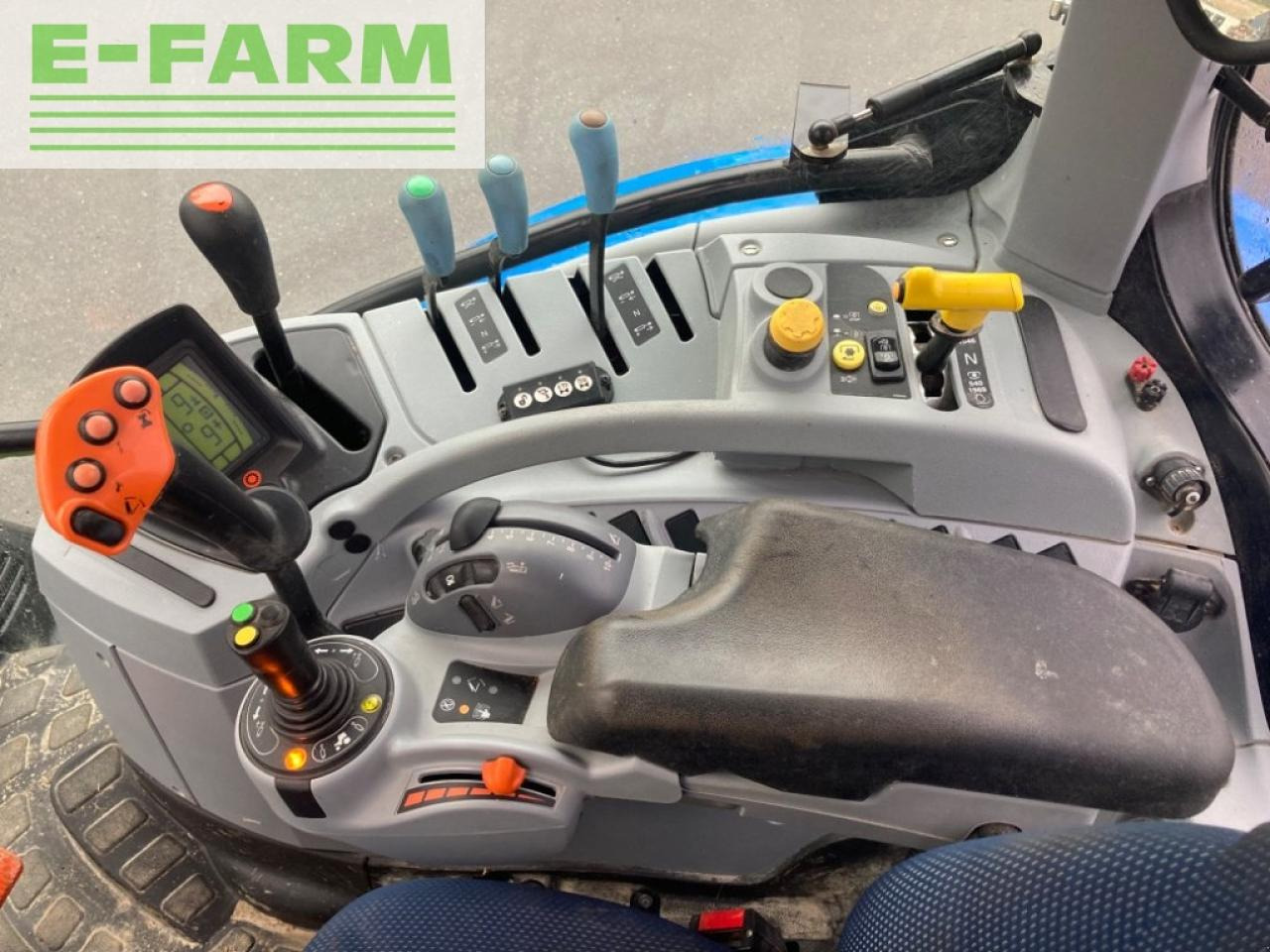 New Holland t6.155 - Traktor: slika New Holland t6.155 - Traktor New Holland t6.155 - Traktor: slika New Holland t6.155 - Traktor