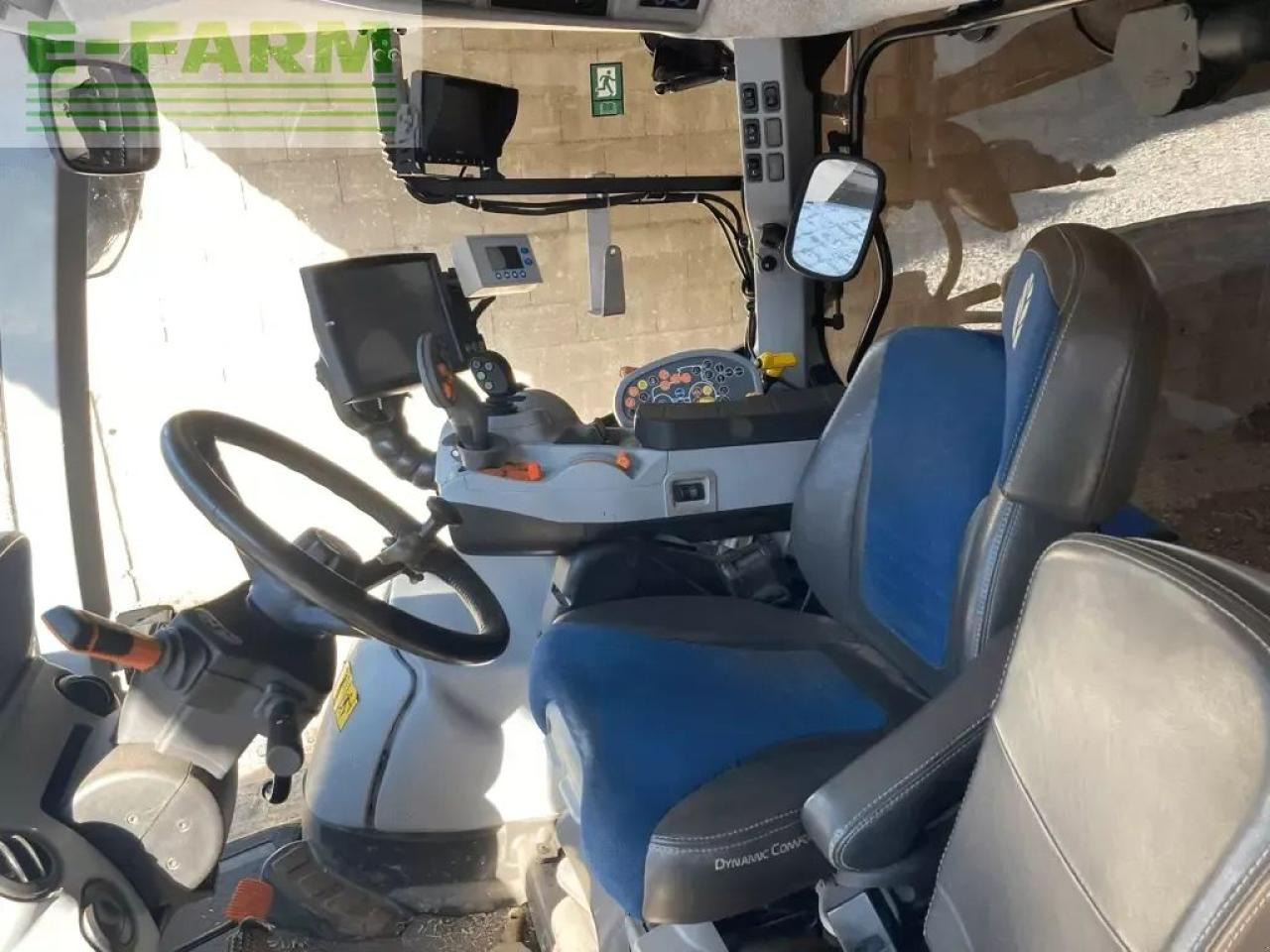 New Holland t6.165 dynamic command - Traktor: slika New Holland t6.165 dynamic command - Traktor New Holland t6.165 dynamic command - Traktor: slika New Holland t6.165 dynamic command - Traktor